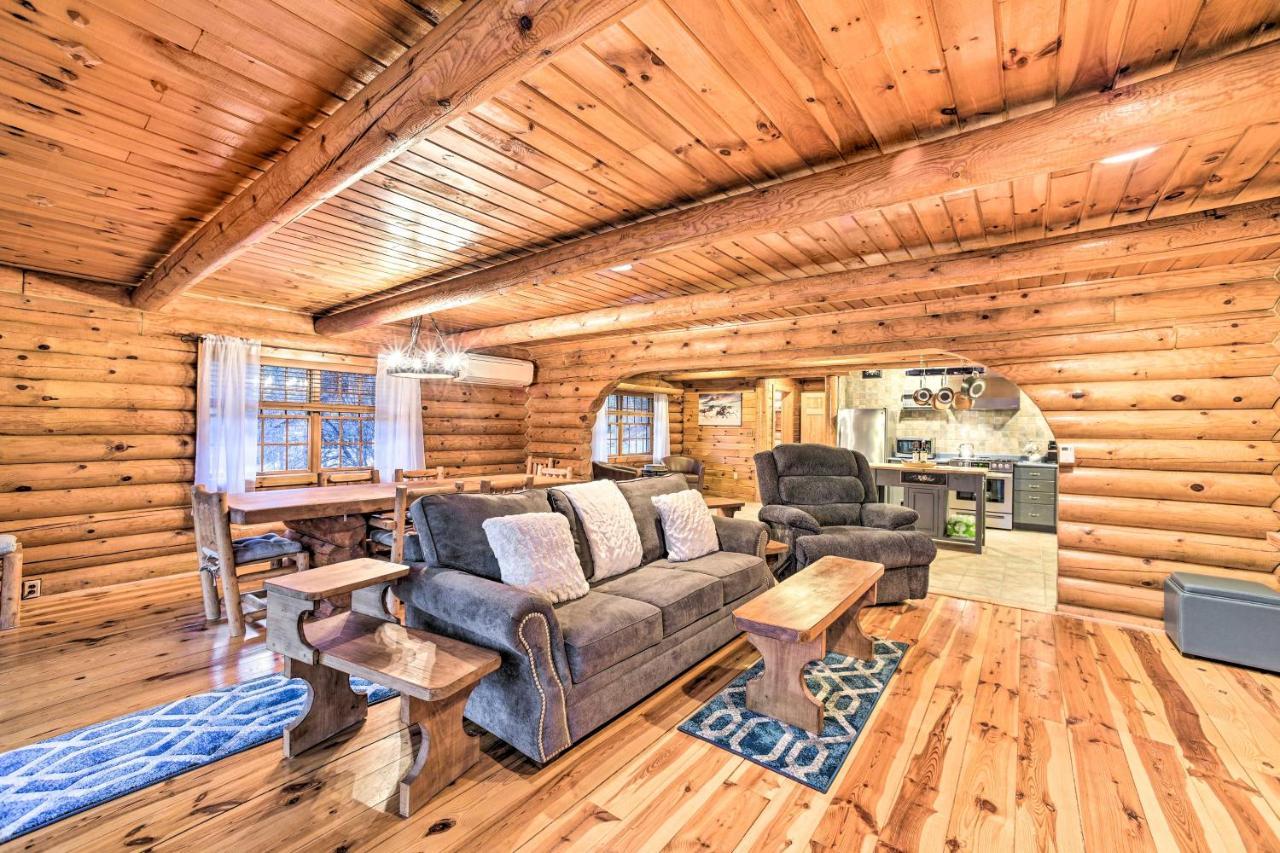Spacious Cabin With Decks Near Saratoga Springs Middle Grove Exteriör bild