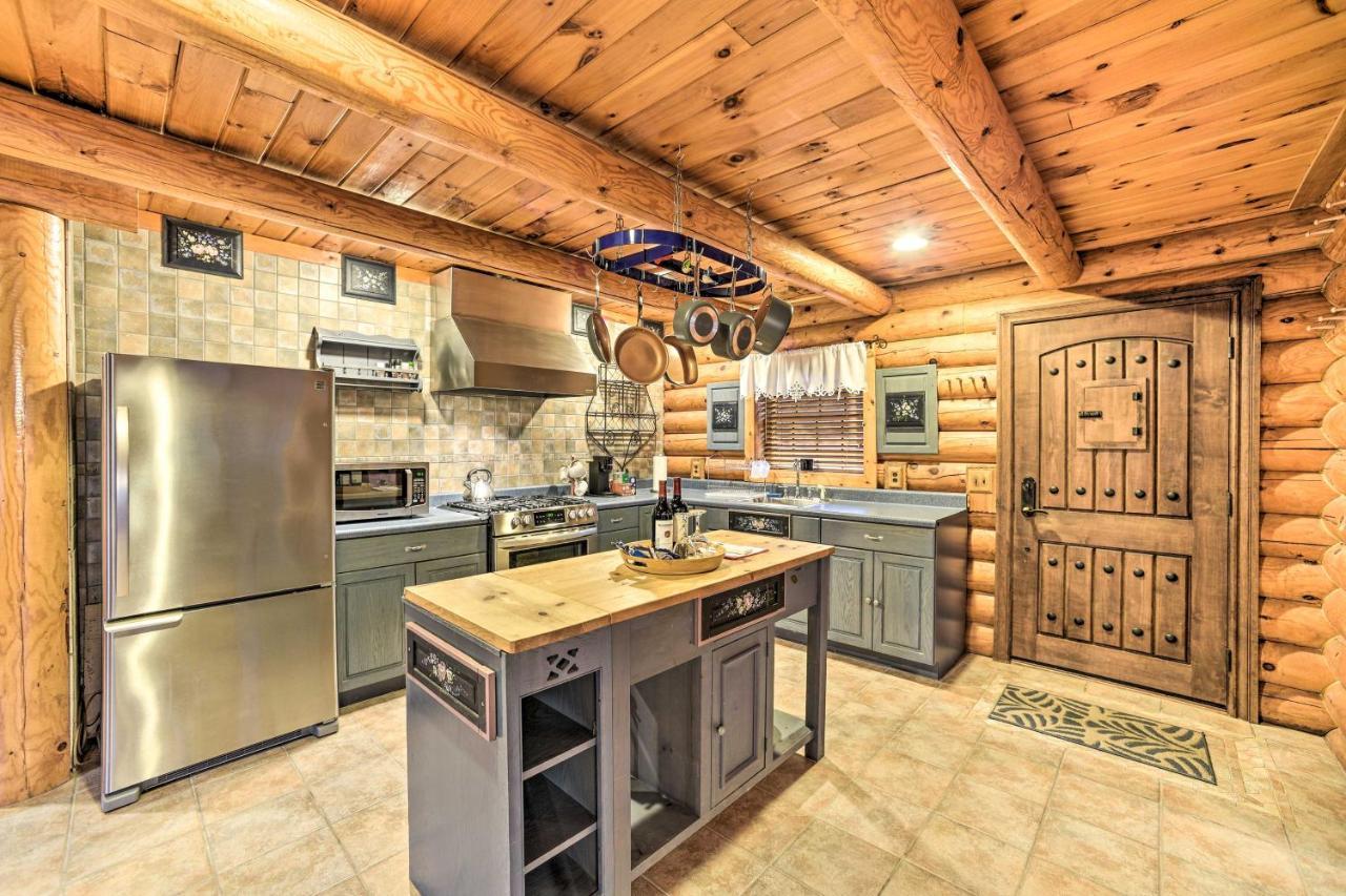 Spacious Cabin With Decks Near Saratoga Springs Middle Grove Exteriör bild