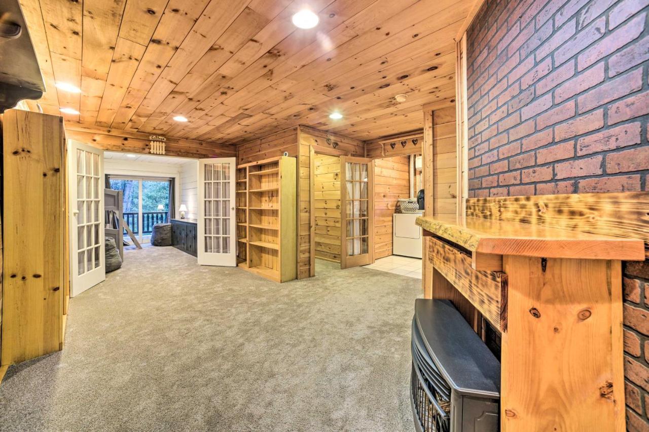 Spacious Cabin With Decks Near Saratoga Springs Middle Grove Exteriör bild