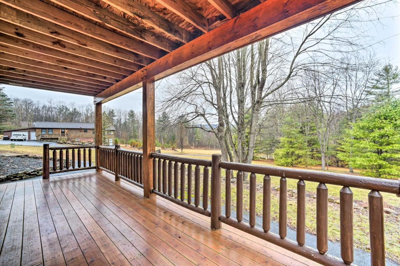 Spacious Cabin With Decks Near Saratoga Springs Middle Grove Exteriör bild