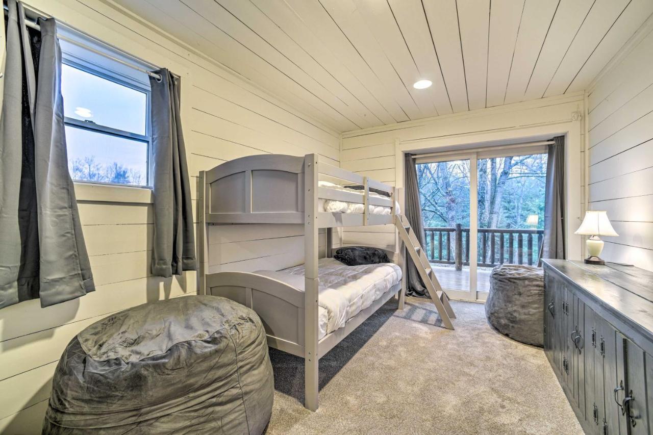 Spacious Cabin With Decks Near Saratoga Springs Middle Grove Exteriör bild