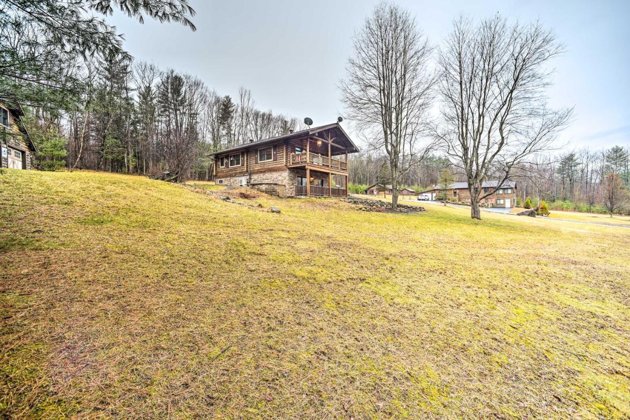 Spacious Cabin With Decks Near Saratoga Springs Middle Grove Exteriör bild